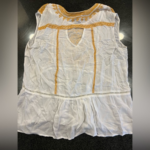Anthropologie sleeveless top with yellow/ gold embroidered details. - Picture 5 of 8